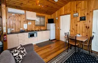 Snug Beach Cabin and Caravan Park Hotels in Flowerpot