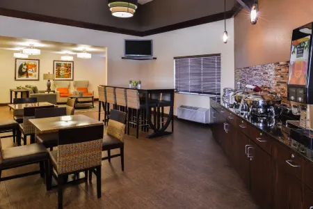 Best Western Sundowner Отели в г. Logan County