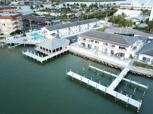 The BoatHouse - Motels
