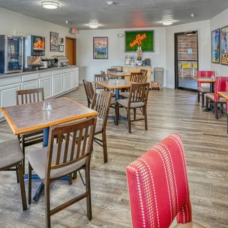 Yellowstone River Inn & Suites