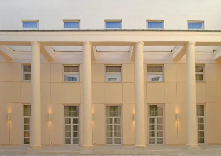 Palazzo Esedra Отели рядом с достопримечательностью «Mostra d'Oltremare»