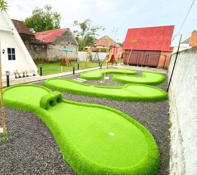 Tropical House and Mini Golf Yogyakarta Hotel dekat TOKO PLASTIK DAN PACKAGING HUMAIRA.PLAST