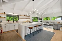 Hale Hanalei 5 Bedroom Home by RedAwning Hotel a Hanalei