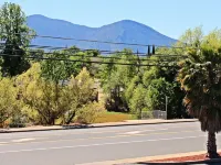 波因特湖旅館 萊克縣酒店