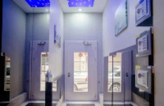 フィ ホームズ - アダルト オンリー