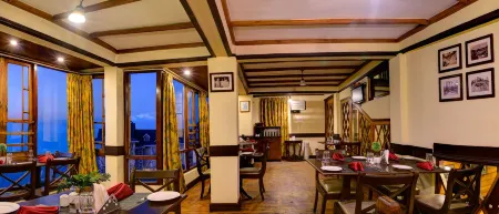 Summit Grace Boutique Hotel & Spa Отели рядом с достопримечательностью «Darjeeling Himalayan Railway Toy Train»