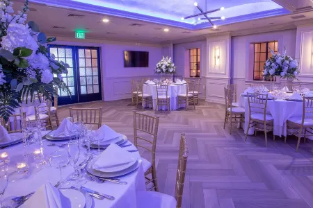 American Hotel Отели в г. Хауэлл