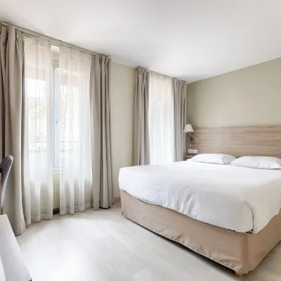 Marmotel Etoile Hotel dekat Jalan Avenue des Ternes