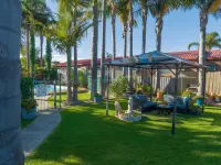 Sandbar Motel Hotels near Palmer's off-leash fenced dog park