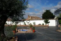 Casa Rural El Aguila Hotels near Hide el venero de los rabilargos
