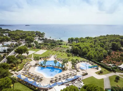 Tui Magic Life Cala Pada - All Inclusive Hôtels à proximité de : Marina Santa Eulalia