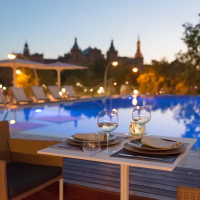 The Level at Meliá Sevilla Отели рядом с достопримечательностью «Парк Марии Луизы»