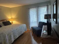 On the green! Enjoy awesome views, central location, ready for your tee time!