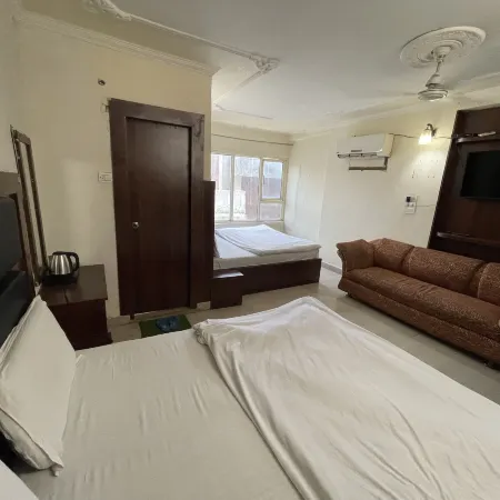 Hotel Himgiri