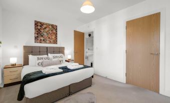 Foxherne 6 Bdrm, 3BA Hse -17