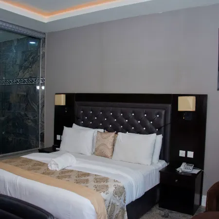 St Jacobs Hotel Отели в г. Акуре