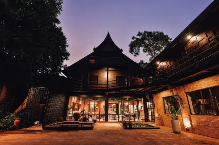 KWANS Ayutthaya Отели рядом с достопримечательностью «Wat Suwandararam Ratchaworawihan»