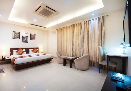 Hotel Blue Neck Hudda City Centre Fortis Hospital