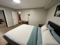 Cozy 1 Bedroom Rental with Den free parking Close to University - Condos