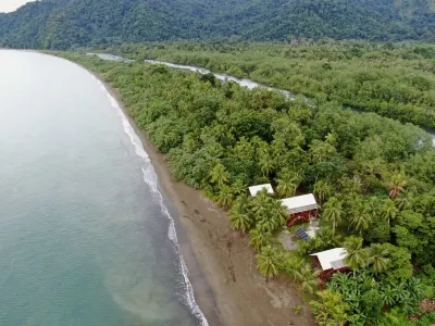 Irana Pacific Hotel Hotels near Río Jovi