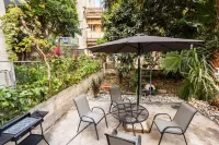 Jeannette's Seaside Getaway - Kalamata Urban Gem