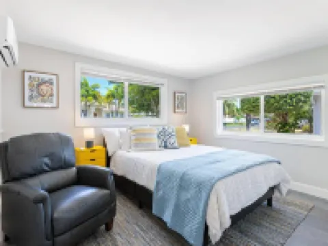 Cozy Home at Lighthouse Point With Pool Hotels in Lighthouse Point