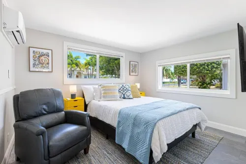 Cozy Home at Lighthouse Point With Pool Hotels in Lighthouse Point