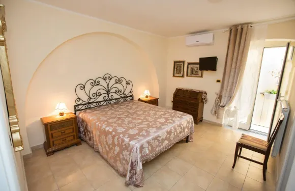 安緹卡迪羅馬卡諾薩民宿