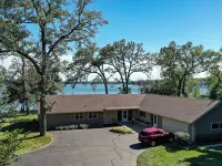 Lake House Hotels in Delavan