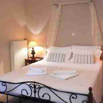 Relax in Elliniko Hidden Gem-vintage Bungalow With Garden and Hot Tub in an Iglo Rooms