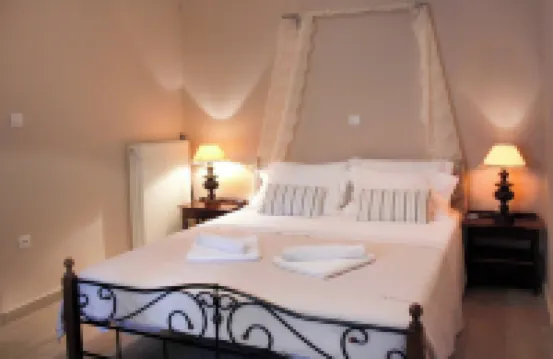 Relax in Elliniko Hidden Gem-vintage Bungalow With Garden and Hot Tub in an Iglo