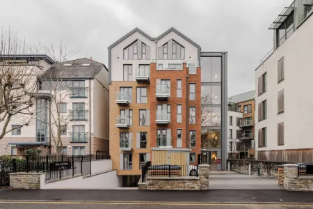 Waterside Living I Luxe Apartments Отели рядом с Аэропорт Бристоль