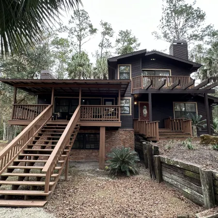 Dunnellon Dreams 3 Bedroom Home by RedAwning