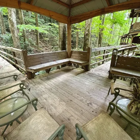 Streamsong Secluded Creek View Cabin with Hot Tub and Pool Table by RedAwning