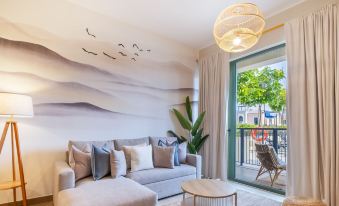 LUX The La Mer Luxury Burj View Suite 3