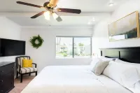 Walk 2 Old Town - Pool View Fashion Square Hotels near Scottsdale Stadium