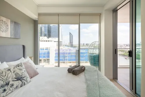 S&P Apartments - 2BR river view & balcony in CBD