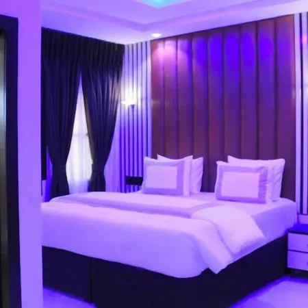 De-Lexis Hotel & Suites
