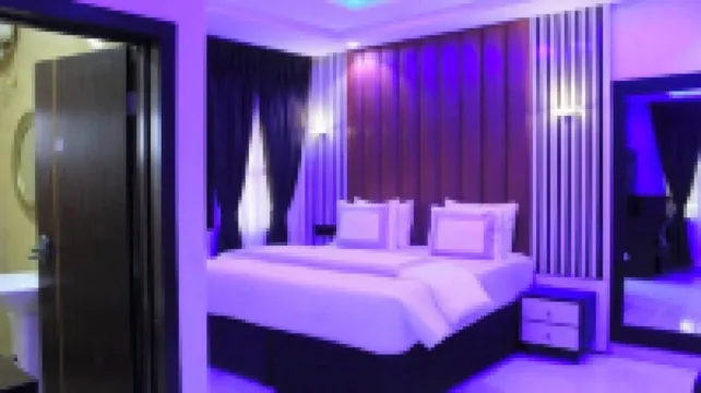 De-Lexis Hotel & Suites