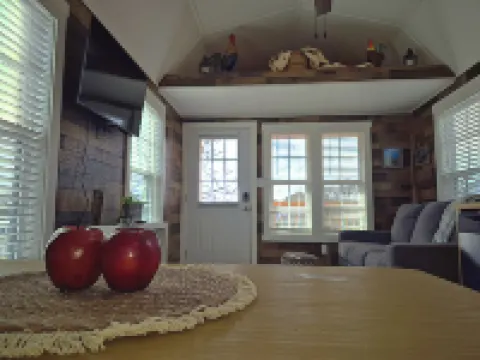 Redbud Tiny Home Resort Hotels in Craig County