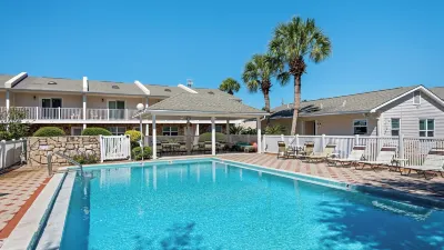 Beachside Retreat With Pools & Local Dining + Free Attraction Tickets! Hotels in Miramar Beach