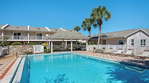 Beachside Retreat With Pools & Local Dining + Free Attraction Tickets! Hoteles en Miramar Beach