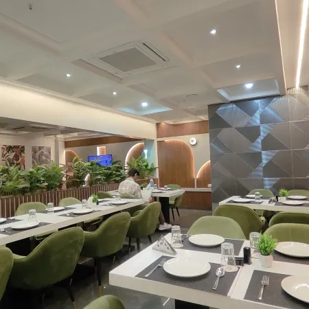 Hotel Holiday International