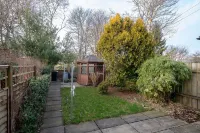 Large-2 Bed House-Free Parking
