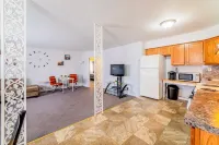 Spacious 3-bed Suite in Browntown, Near Dining & Fun