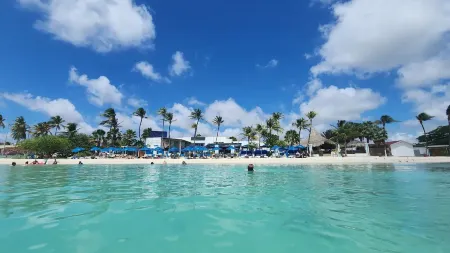 Hacienda Apartments near the beach