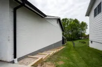 Inviting Hot Tub and Relaxing Atmosphere - Cozy Private Oasis Hotels in Saint Charles