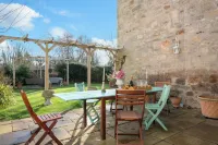 Eskbank Terrace Spacious House Hotel dekat Howlands Park