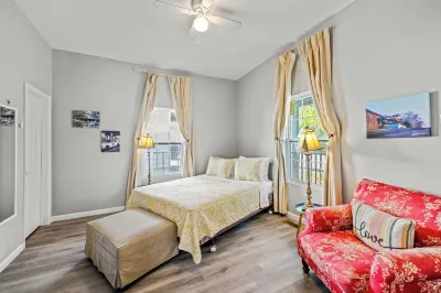 Hollywood of the south 3bed 2bath, Short walk to the square