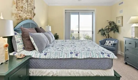 Belmont Towers 409 HUGE BALCONY, Boardwalk, Pool, Gym, Sauna, Ocean & Bay Views!